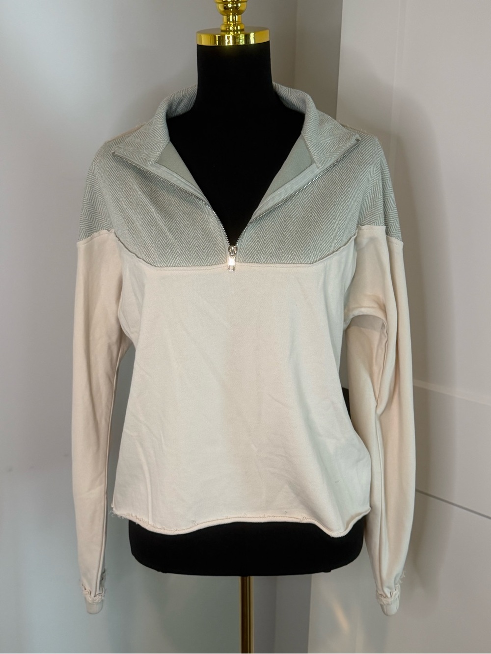 NWOT (S) Hem & Thread Light Mint and Cream Quarter-Zip Pullover